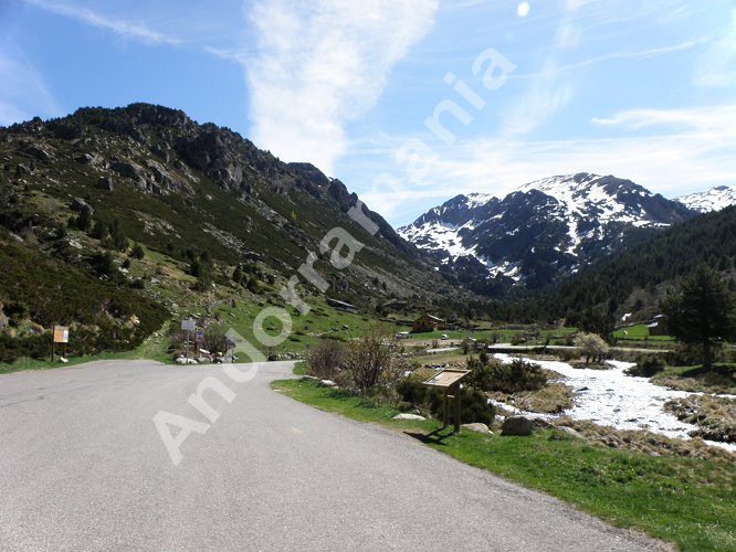 Vall&eacute;e d'Incl&egrave;s Andorre + &Eacute;tang de Juclar