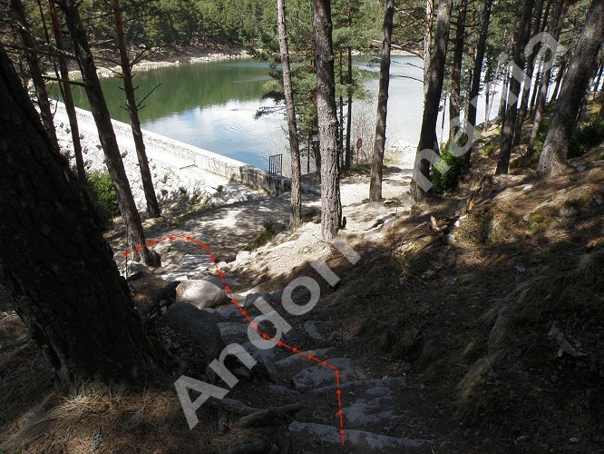 Descenso hacia la presa. de Engolasters