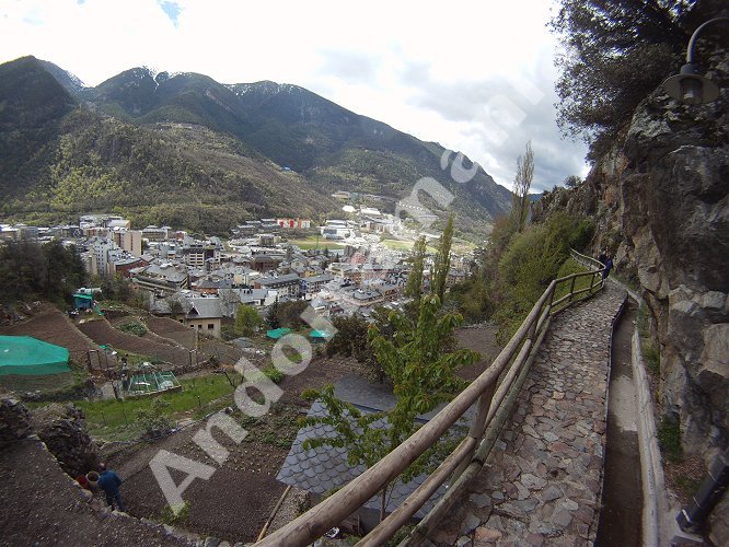 Rec del Sol&agrave; - Andorra: Cultivos en laderas