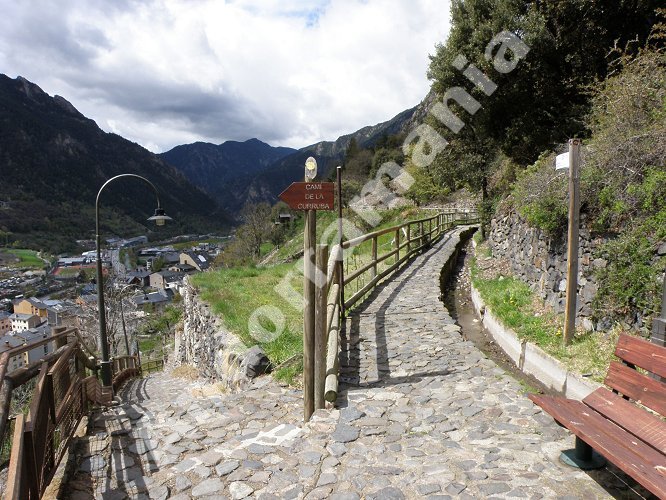 Rec del Sol&agrave; - Andorra: Varios accesos intermediarios son posibles desde Andorra la Vella