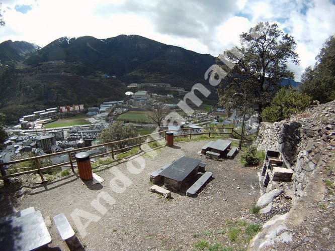 &Aacute;reas de picnic a lo largo del camino