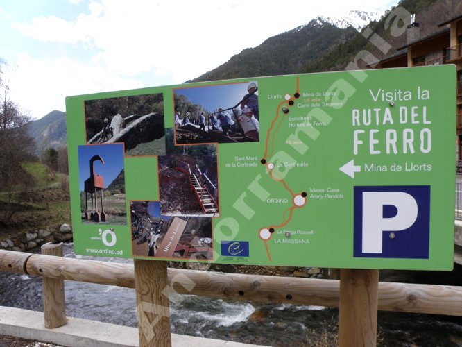 La Ruta del Ferro Ordino (Andorra) - Inicio de la ruta enfrente de los apartamentos La Neu, en el parking de las minas de hierro de Llorts.